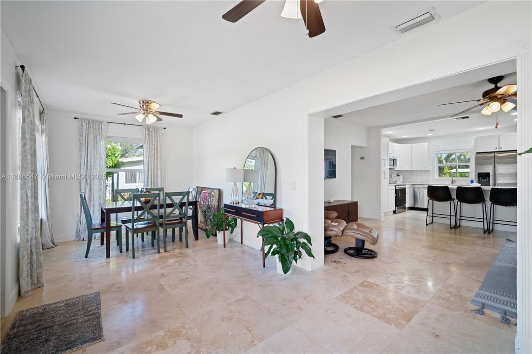 Недавно продано: $799,000 (4 спален, 3 ванн, 2011 Квадратных фут)