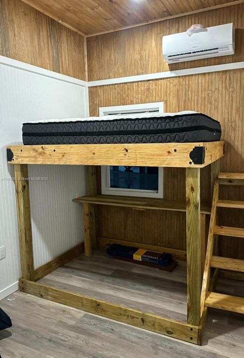 待售: $199,995 (4 贝兹, 2 浴室, 2100 平方英尺)