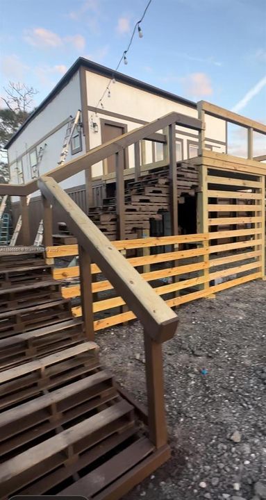 待售: $199,995 (4 贝兹, 2 浴室, 2100 平方英尺)