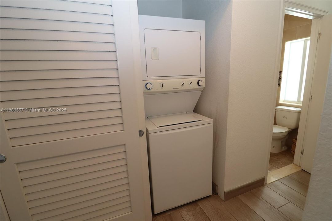 Recently Rented: $3,300 (3 beds, 3 baths, 2500 Square Feet)