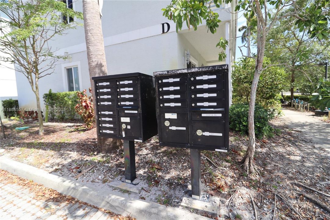 Recently Rented: $3,300 (3 beds, 3 baths, 2500 Square Feet)