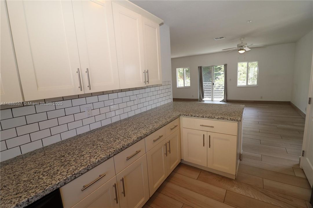 Recently Rented: $3,300 (3 beds, 3 baths, 2500 Square Feet)