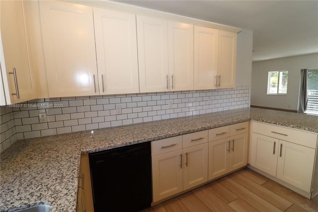 Recently Rented: $3,300 (3 beds, 3 baths, 2500 Square Feet)