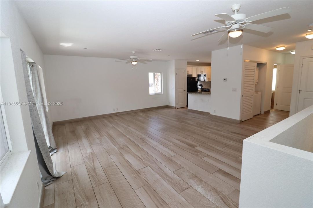 Recently Rented: $3,300 (3 beds, 3 baths, 2500 Square Feet)