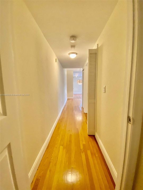 最近售出: $425,000 (2 贝兹, 2 浴室, 900 平方英尺)