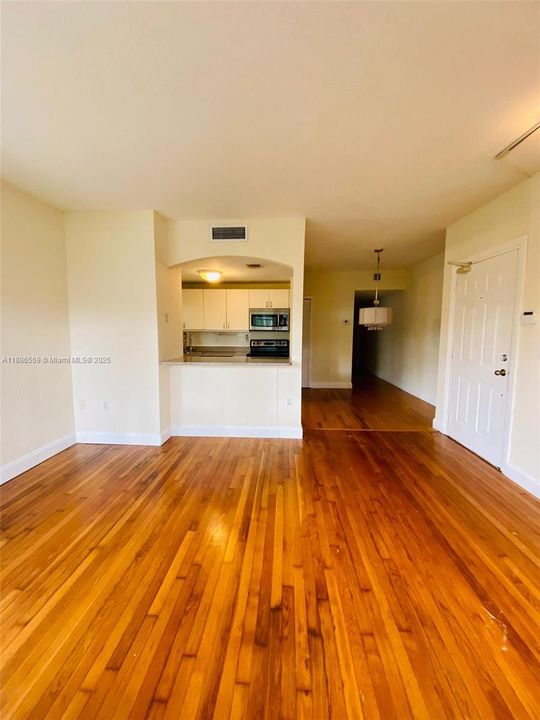 最近售出: $425,000 (2 贝兹, 2 浴室, 900 平方英尺)