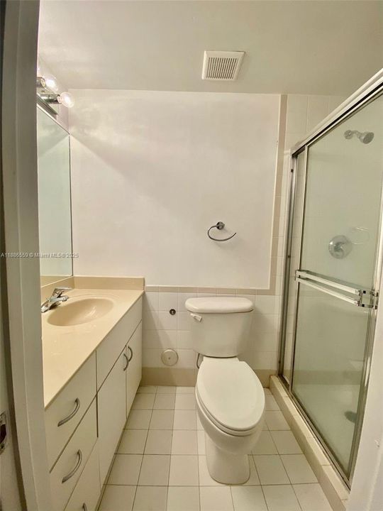 最近售出: $425,000 (2 贝兹, 2 浴室, 900 平方英尺)