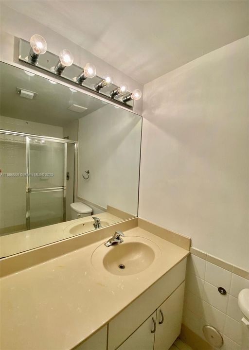 最近售出: $425,000 (2 贝兹, 2 浴室, 900 平方英尺)