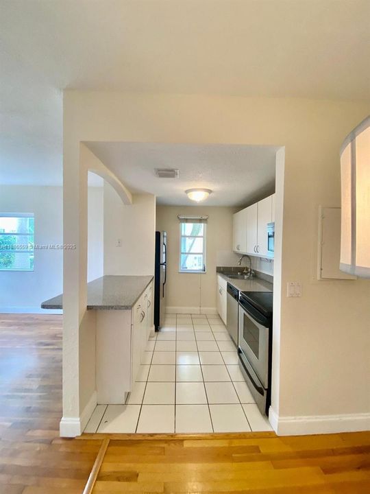 最近售出: $425,000 (2 贝兹, 2 浴室, 900 平方英尺)