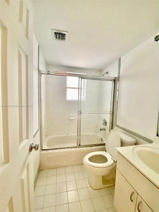 最近售出: $425,000 (2 贝兹, 2 浴室, 900 平方英尺)