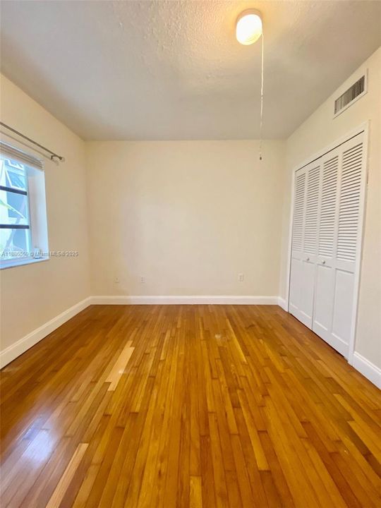 最近售出: $425,000 (2 贝兹, 2 浴室, 900 平方英尺)