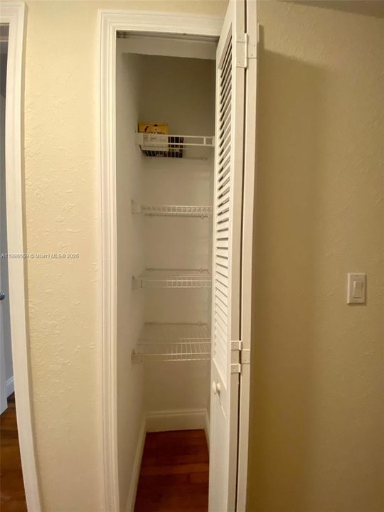 最近售出: $425,000 (2 贝兹, 2 浴室, 900 平方英尺)