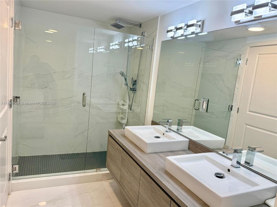 For Sale: $1,150,000 (2 beds, 3 baths, 1753 Square Feet)