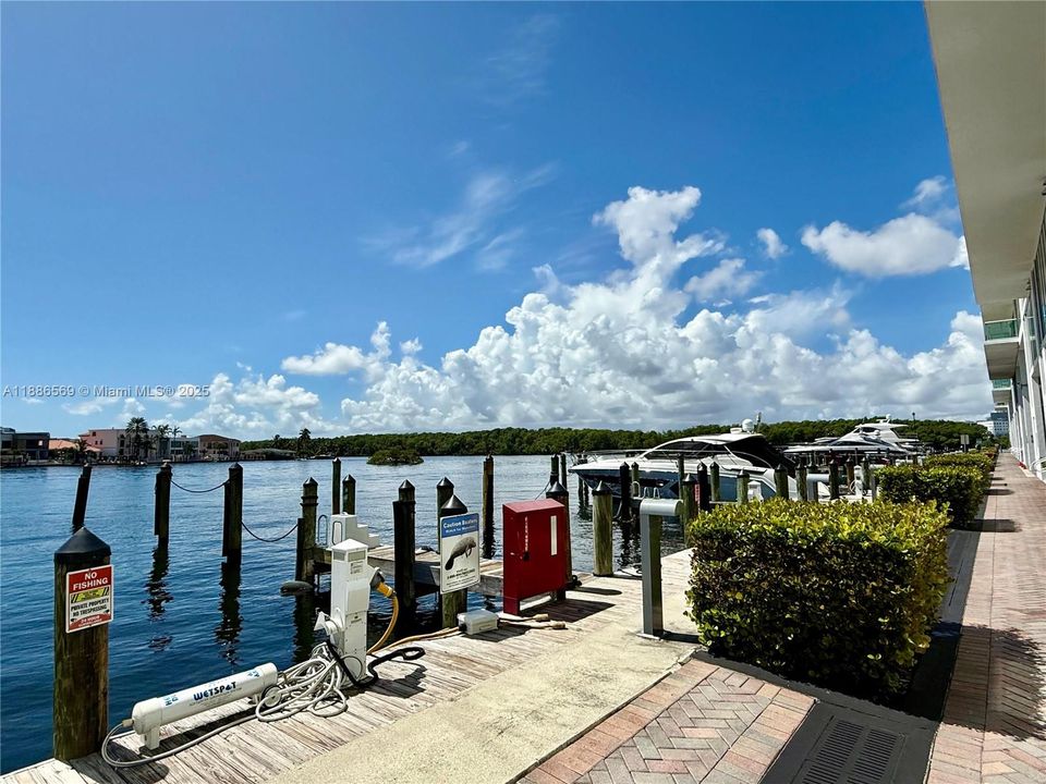 For Sale: $1,150,000 (2 beds, 3 baths, 1753 Square Feet)