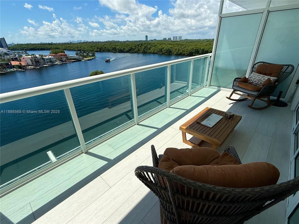 For Sale: $1,150,000 (2 beds, 3 baths, 1753 Square Feet)