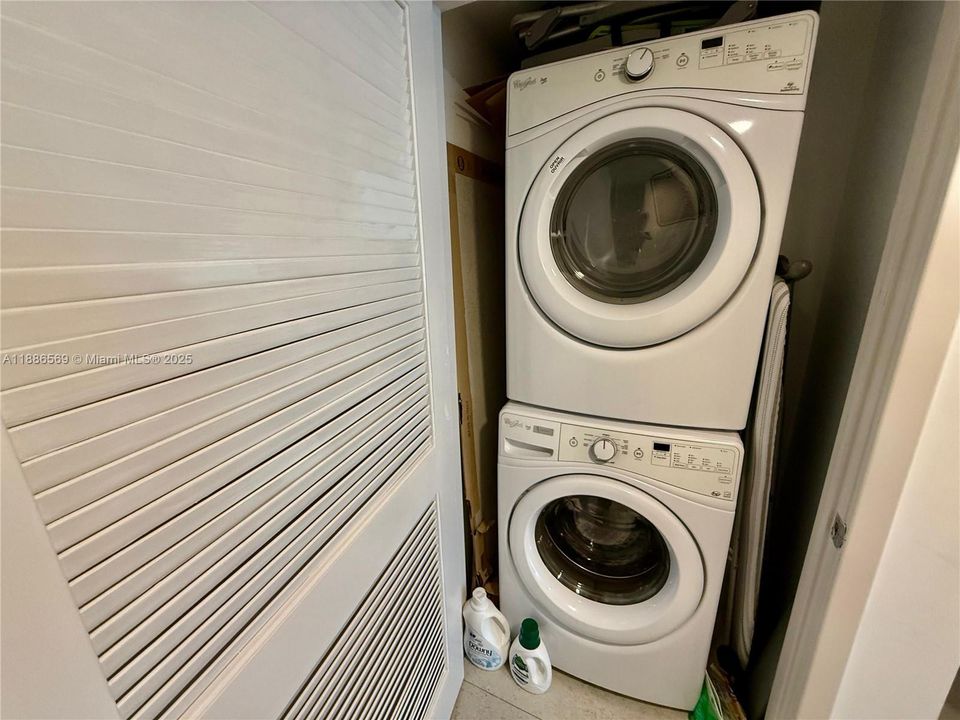 For Sale: $1,150,000 (2 beds, 3 baths, 1753 Square Feet)