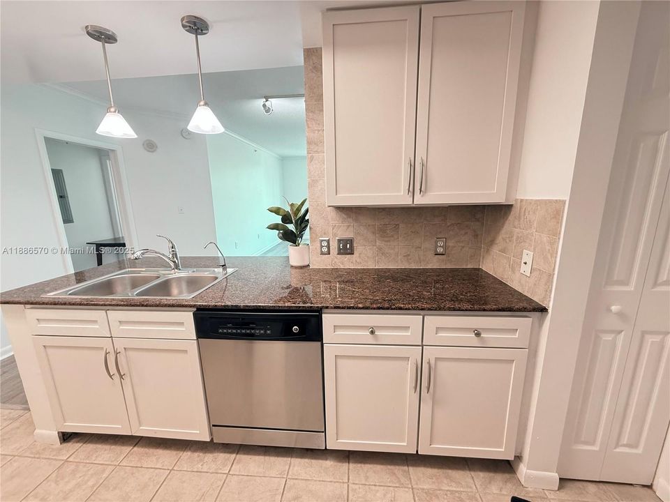 En Venta: $359,500 (1 camas, 1 baños, 760 Pies cuadrados)