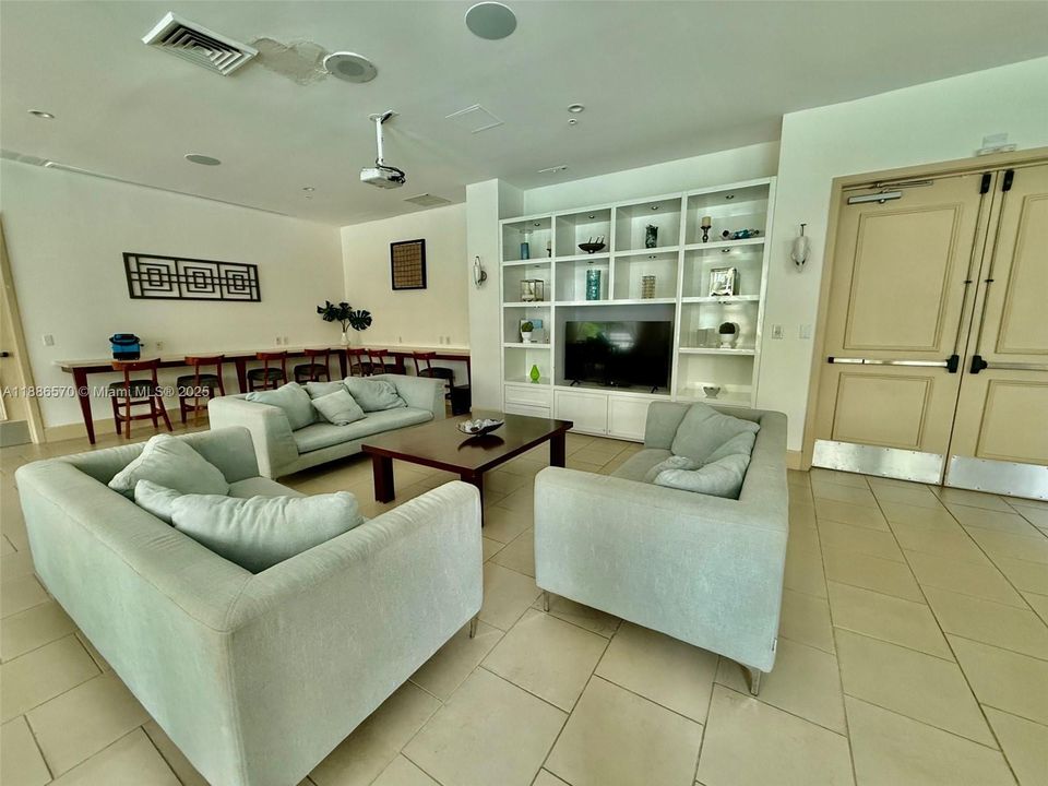 En Venta: $359,500 (1 camas, 1 baños, 760 Pies cuadrados)