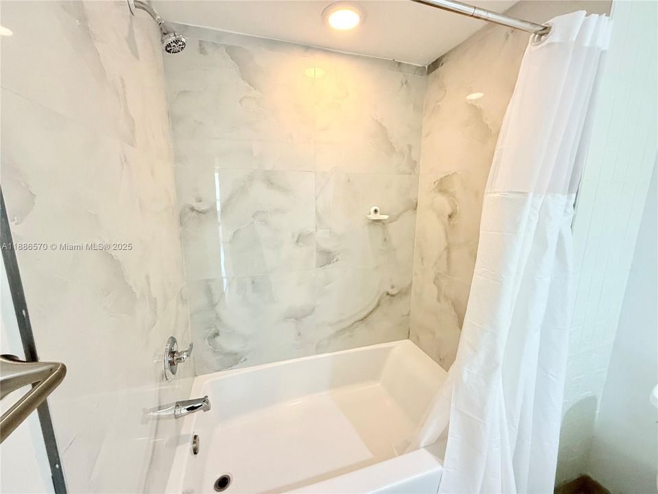 En Venta: $359,500 (1 camas, 1 baños, 760 Pies cuadrados)