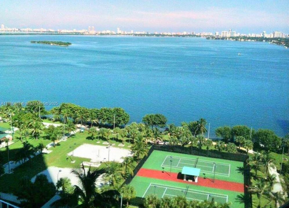 En Venta: $359,500 (1 camas, 1 baños, 760 Pies cuadrados)