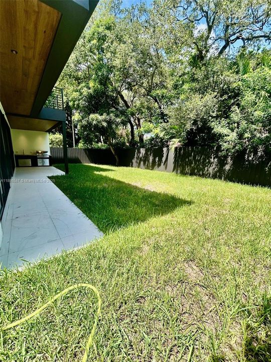 Activo con contrato: $2,350,000 (5 camas, 3 baños, 3012 Pies cuadrados)