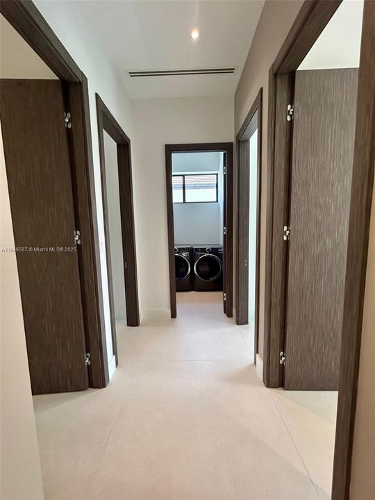 Activo con contrato: $2,350,000 (5 camas, 3 baños, 3012 Pies cuadrados)