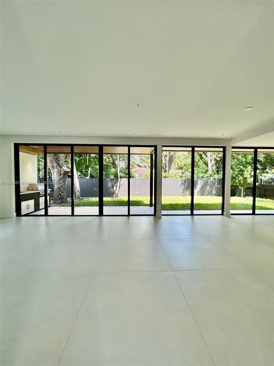 Activo con contrato: $2,350,000 (5 camas, 3 baños, 3012 Pies cuadrados)