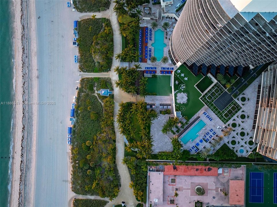 На продажу: $4,200,000 (2 спален, 2 ванн, 1685 Квадратных фут)
