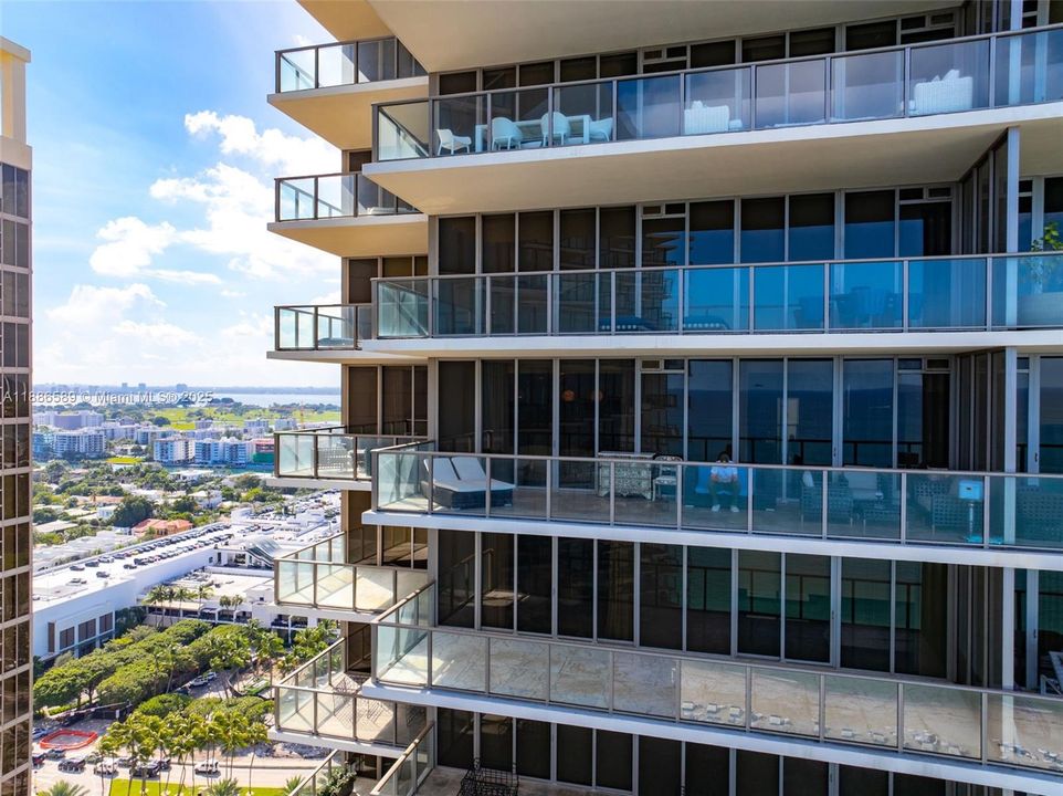 На продажу: $4,200,000 (2 спален, 2 ванн, 1685 Квадратных фут)