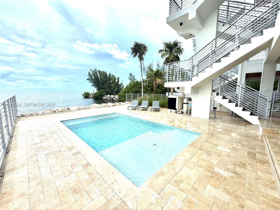 For Sale: $3,475,000 (5 beds, 5 baths, 4091 Square Feet)