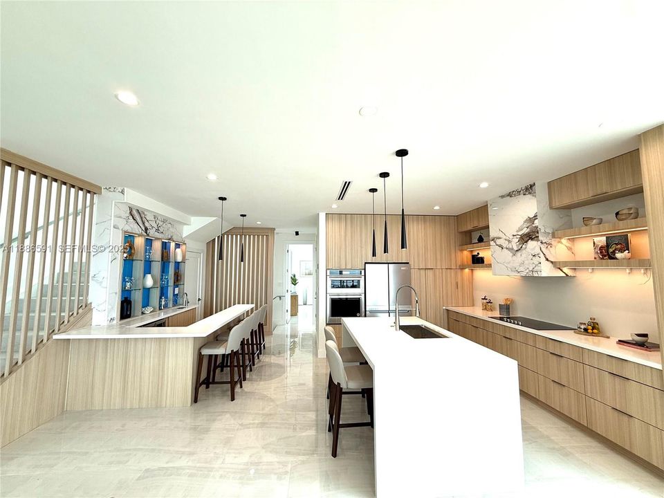 For Sale: $3,475,000 (5 beds, 5 baths, 4091 Square Feet)