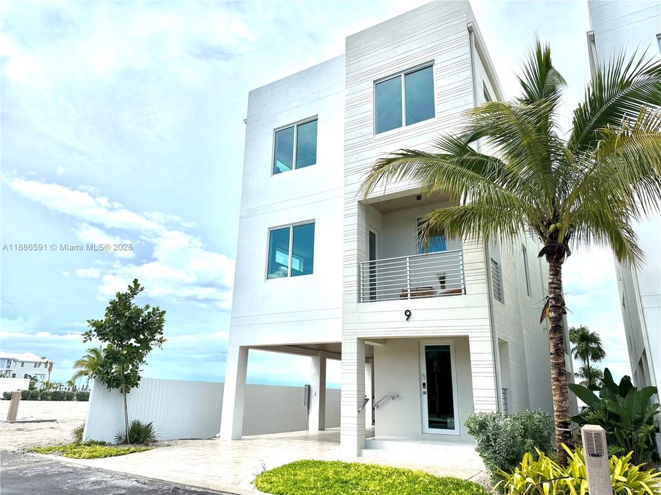 For Sale: $3,475,000 (5 beds, 5 baths, 4091 Square Feet)