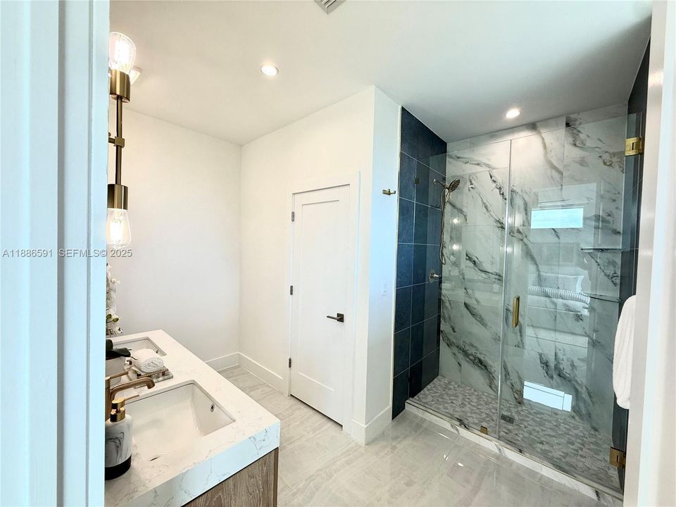 For Sale: $3,475,000 (5 beds, 5 baths, 4091 Square Feet)