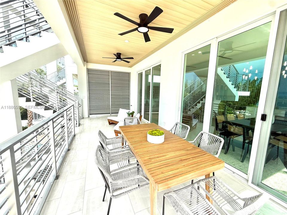 For Sale: $3,475,000 (5 beds, 5 baths, 4091 Square Feet)