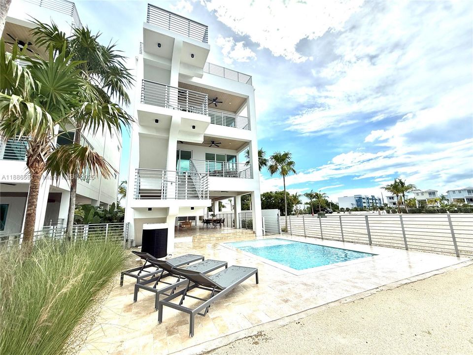 For Sale: $3,475,000 (5 beds, 5 baths, 4091 Square Feet)