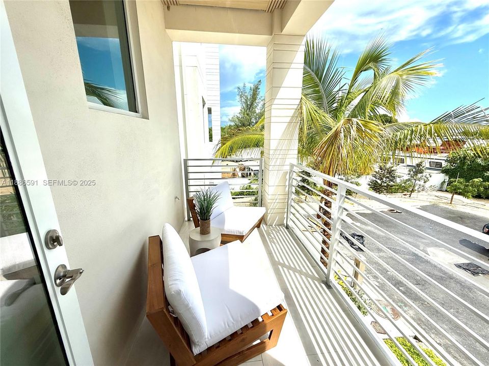 For Sale: $3,475,000 (5 beds, 5 baths, 4091 Square Feet)