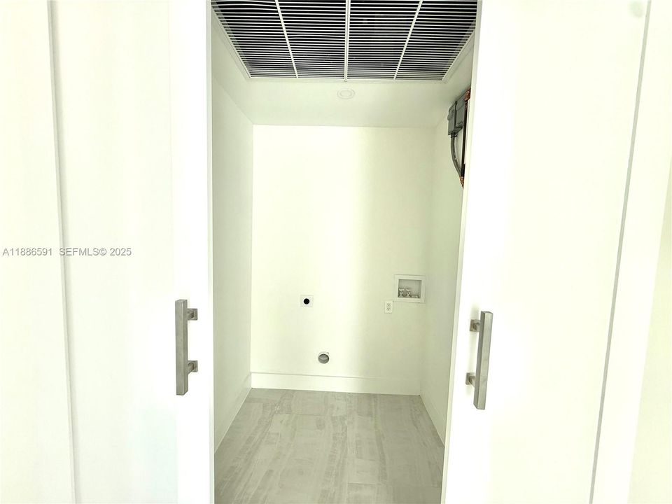 For Sale: $3,475,000 (5 beds, 5 baths, 4091 Square Feet)