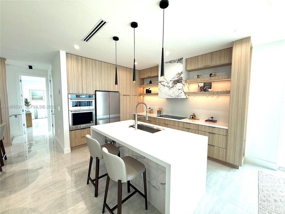 For Sale: $3,475,000 (5 beds, 5 baths, 4091 Square Feet)