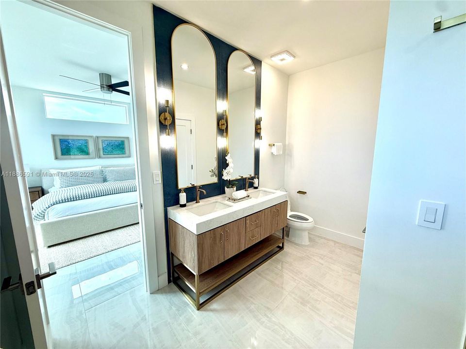 For Sale: $3,475,000 (5 beds, 5 baths, 4091 Square Feet)