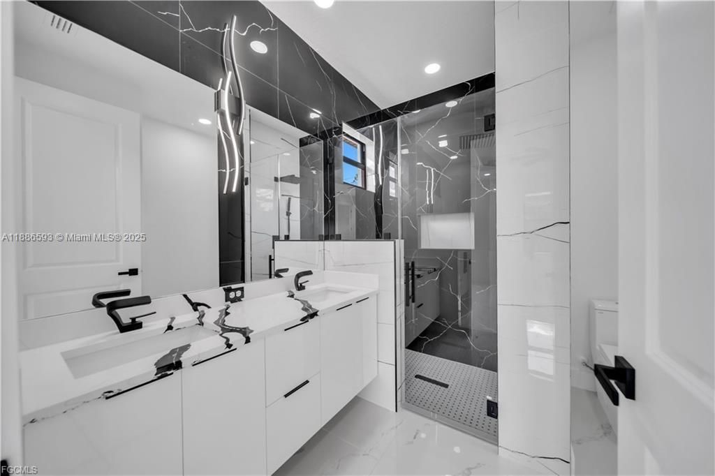 For Sale: $349,900 (3 beds, 2 baths, 1536 Square Feet)