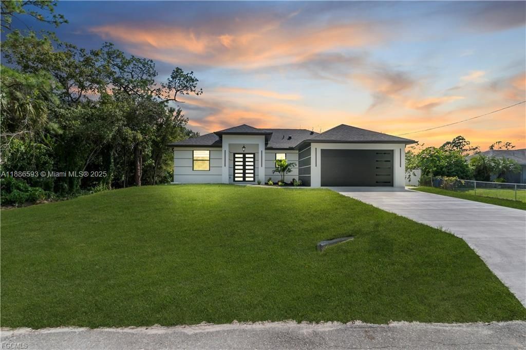 For Sale: $349,900 (3 beds, 2 baths, 1536 Square Feet)