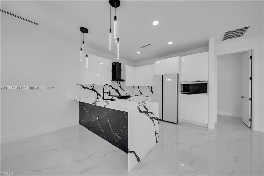 For Sale: $349,900 (3 beds, 2 baths, 1536 Square Feet)