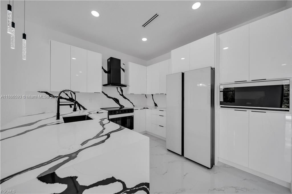 For Sale: $349,900 (3 beds, 2 baths, 1536 Square Feet)