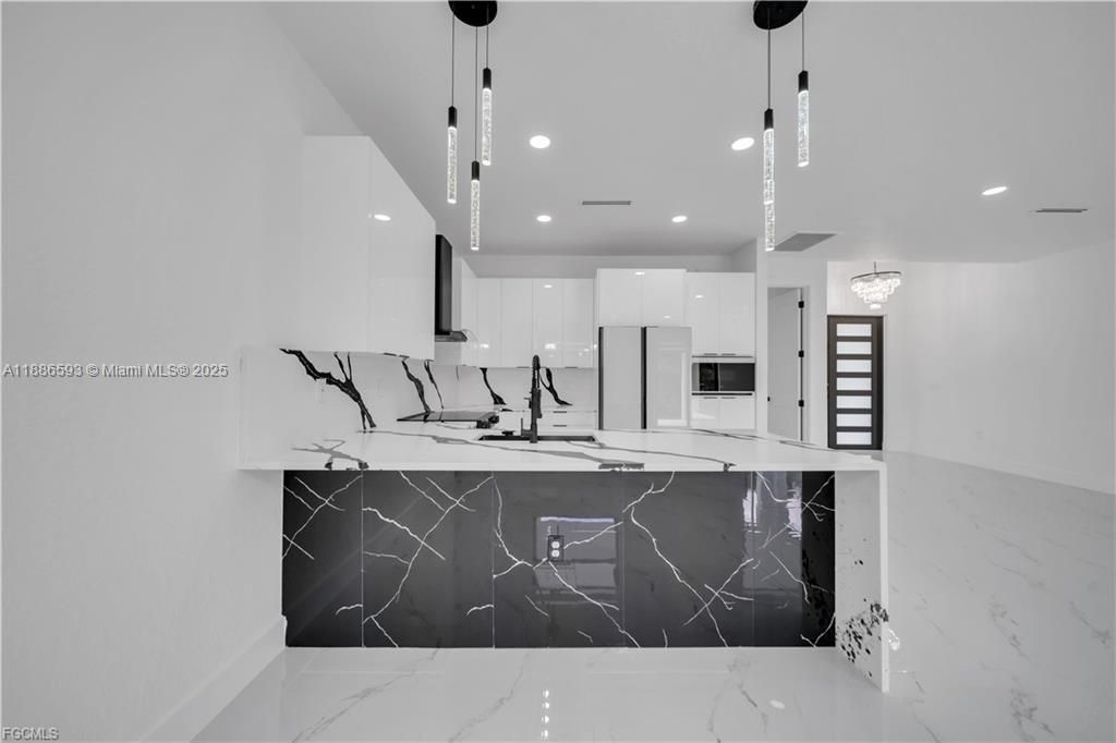 For Sale: $349,900 (3 beds, 2 baths, 1536 Square Feet)