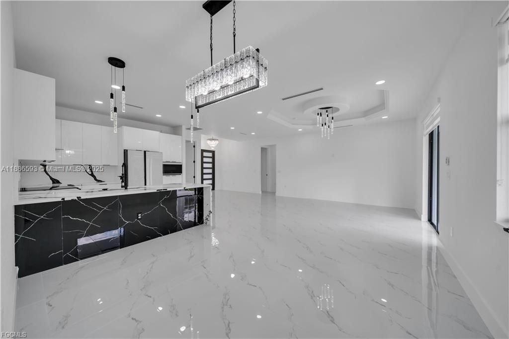 For Sale: $349,900 (3 beds, 2 baths, 1536 Square Feet)