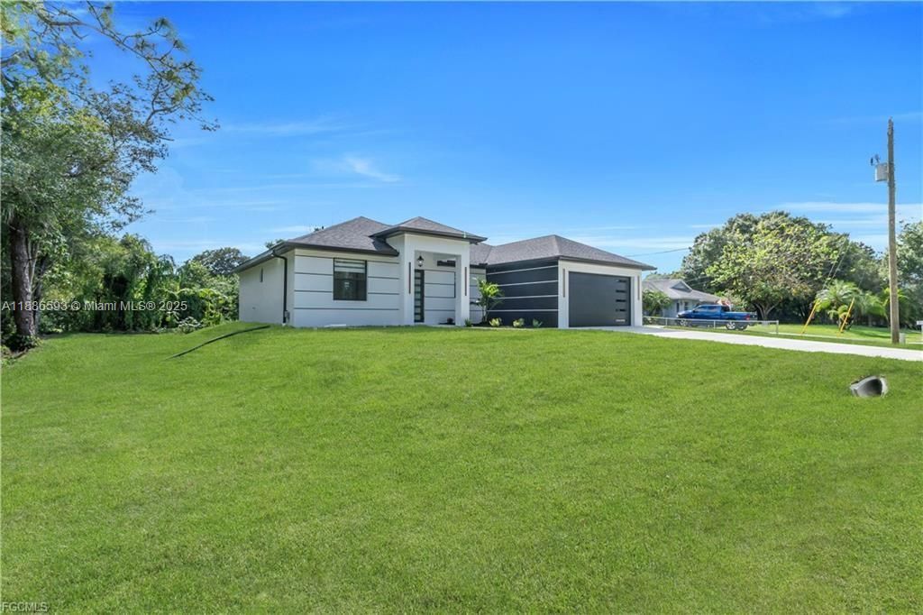 For Sale: $349,900 (3 beds, 2 baths, 1536 Square Feet)