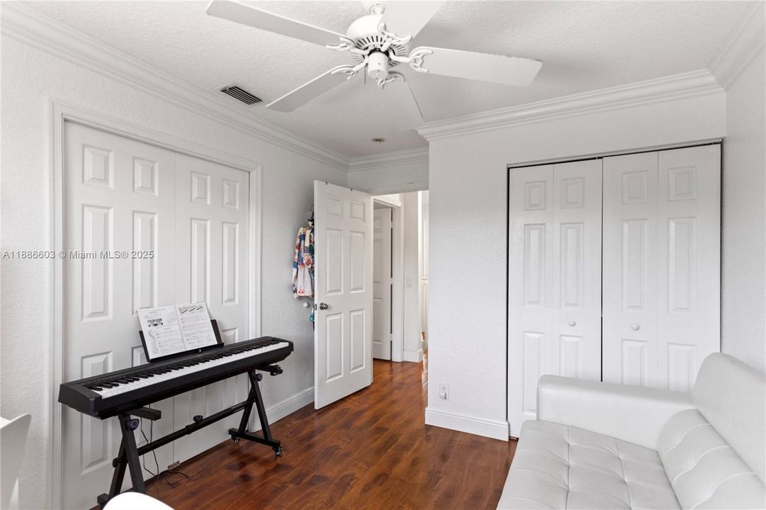 Recently Sold: $780,000 (4 beds, 3 baths, 1902 Square Feet)