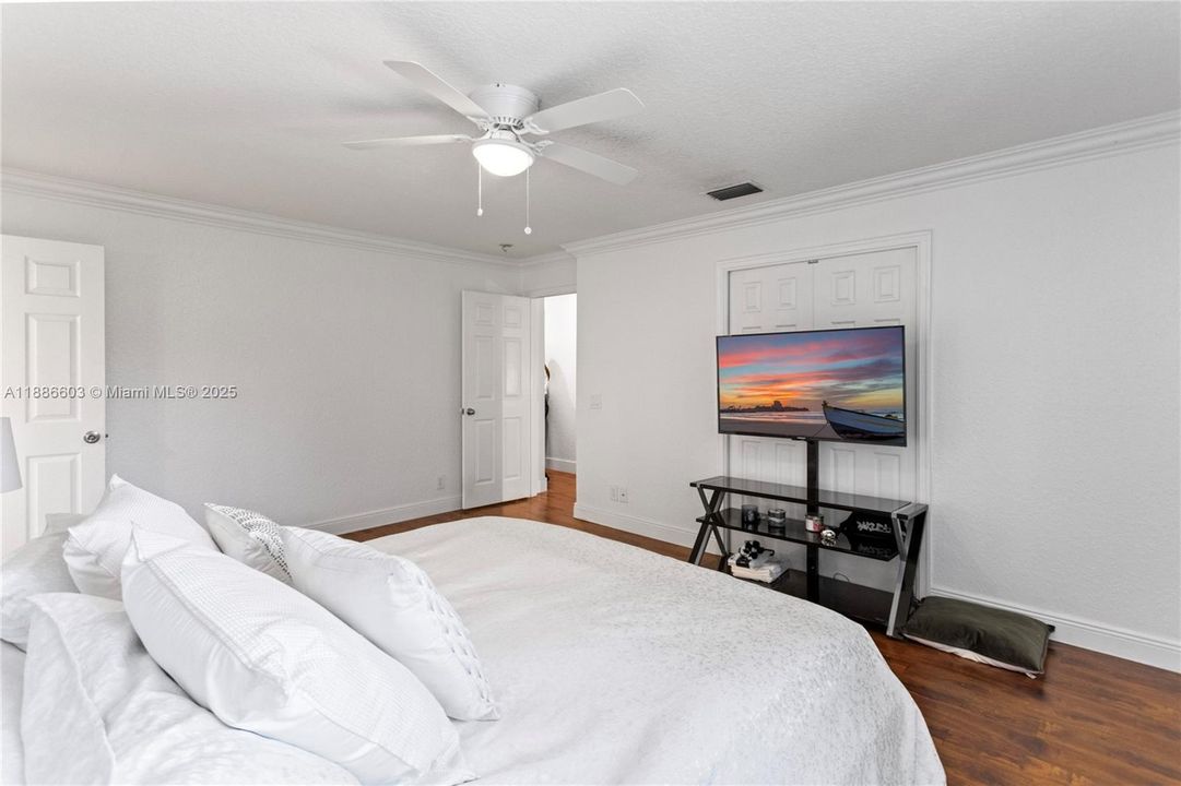 Recently Sold: $780,000 (4 beds, 3 baths, 1902 Square Feet)