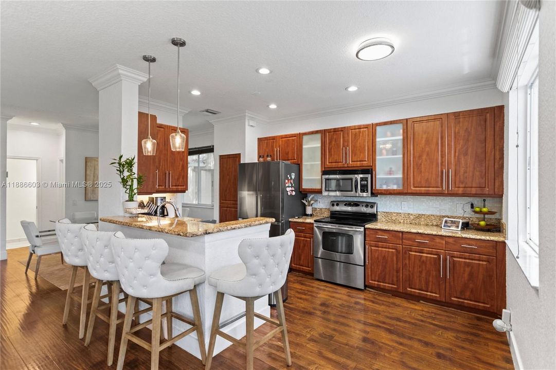 Recently Sold: $780,000 (4 beds, 3 baths, 1902 Square Feet)