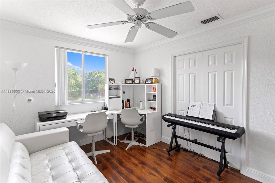 Recently Sold: $780,000 (4 beds, 3 baths, 1902 Square Feet)